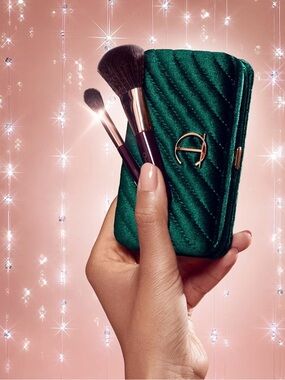 CHARLOTTE TILBURY MINI BRUSH SET in a GREEN VELVET CLUTCH - BRAND NEW in Plastic